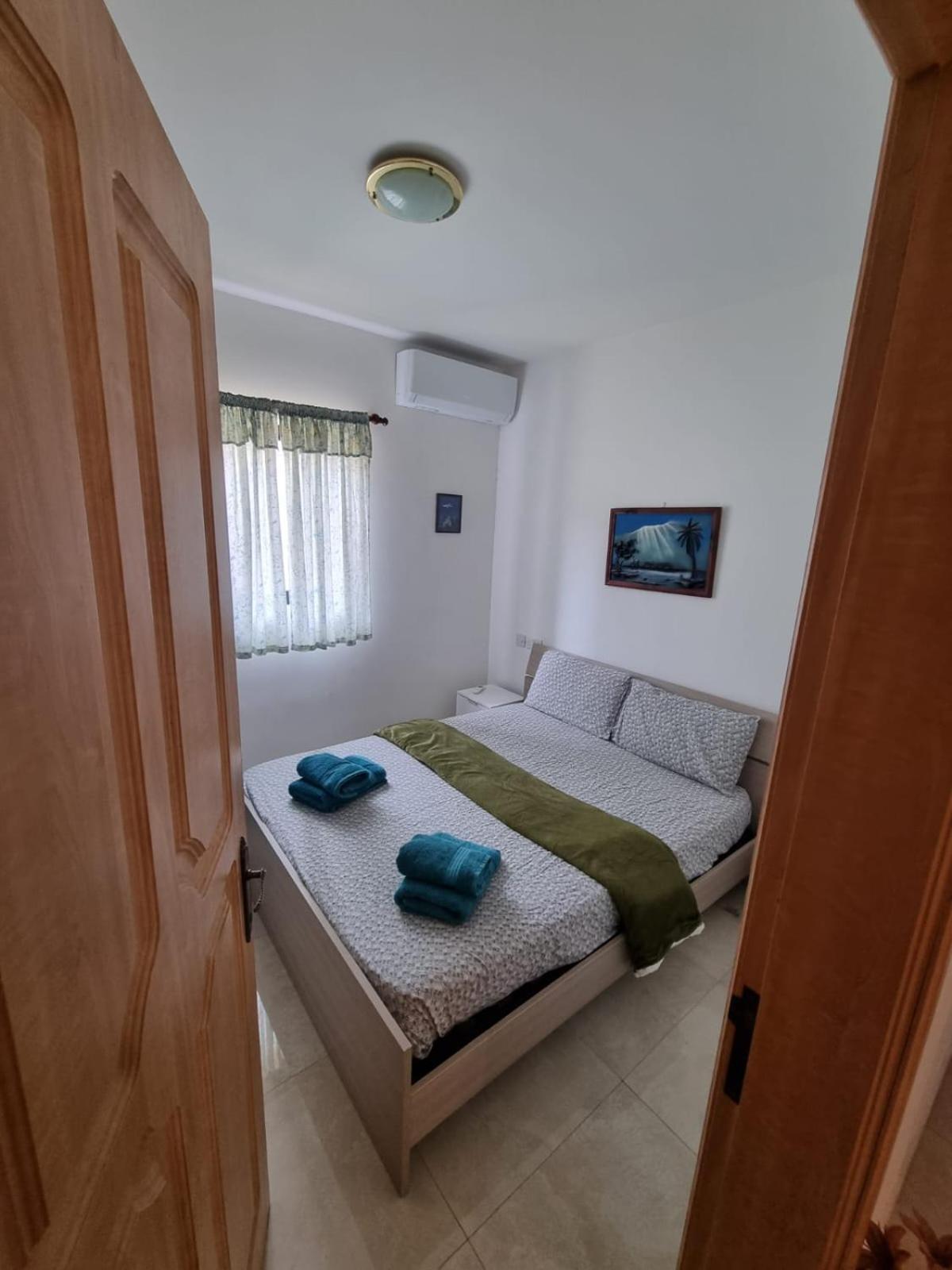 Modern Three Bedroom Apartment In Center Bugibba 세인트폴스베이 외부 사진
