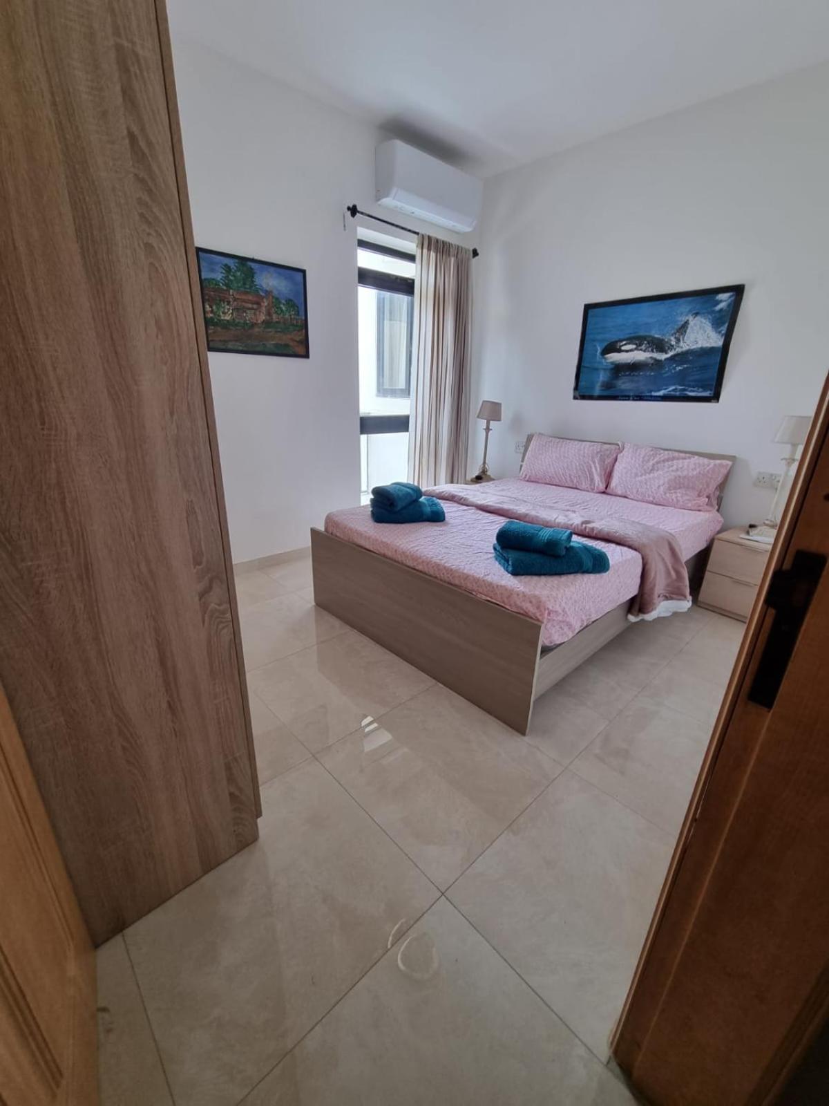 Modern Three Bedroom Apartment In Center Bugibba 세인트폴스베이 외부 사진